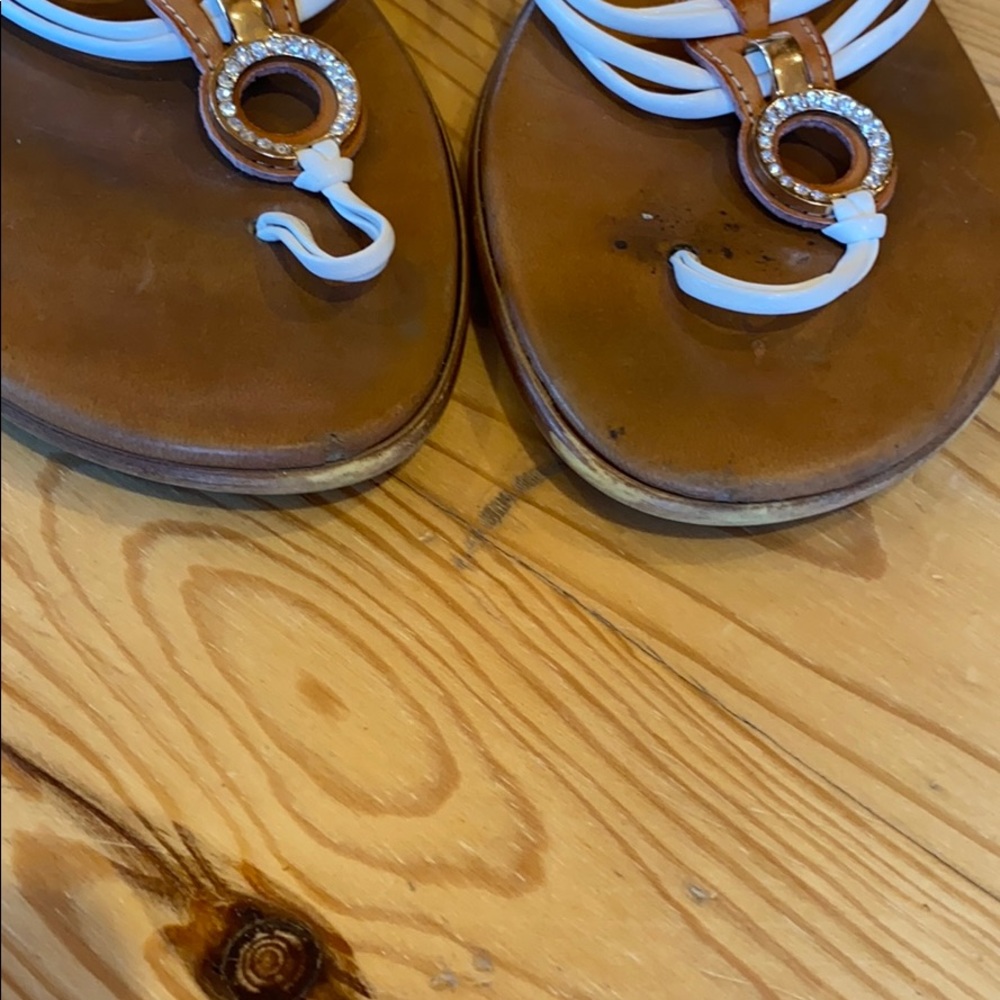 White flip flop with a little bling - Picture 6 of 8